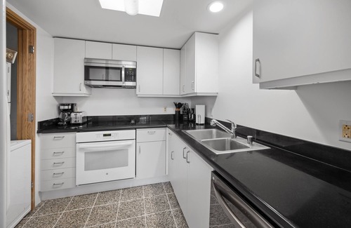 Waikiki Condo | Panoramic Cityscape Condo at the Waikiki Landmark w/Great Building Amenities
