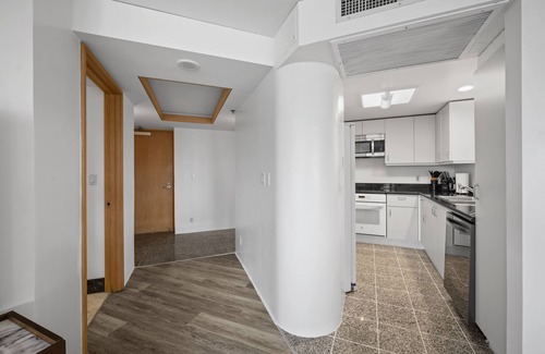 Waikiki Condo | Panoramic Cityscape Condo at the Waikiki Landmark w/Great Building Amenities