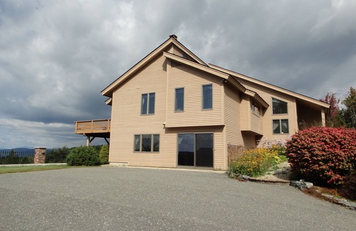 Springfield House | Panoramic Mountain View, Lots To Do, Or Enjoy Doing Nothing