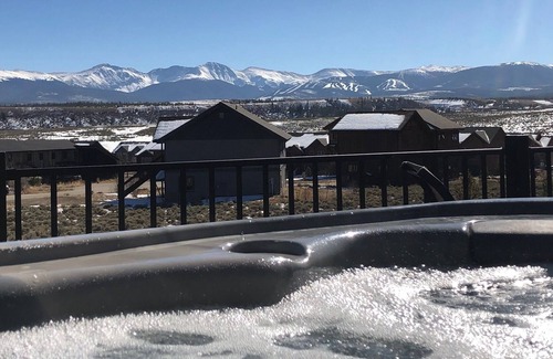 Tabernash House | Panoramic Mountain Views - with Hot Tub!