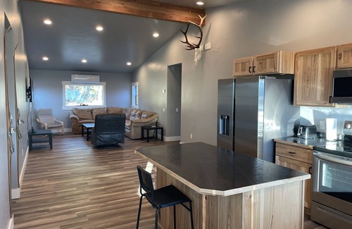 Libby House | Panoramic Mountain View Loft