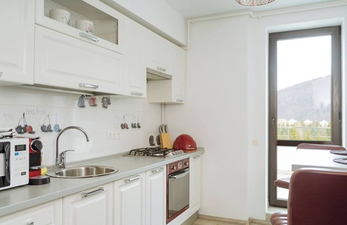 Sinaia Apartment | Panoramic Mountain View Loft - Free Parking