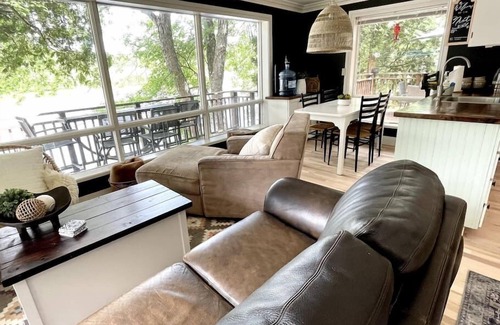 Utterson Cottage | Panoramic Muskoka Cottage “The Nest”
