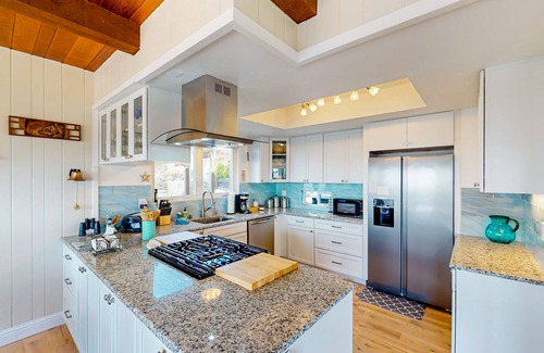 Marine Terrace House | Panoramic Ocean and Sunset Views with EV Charging available