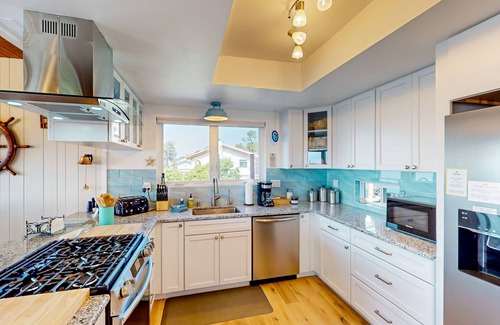 Marine Terrace House | Panoramic Ocean and Sunset Views with EV Charging available