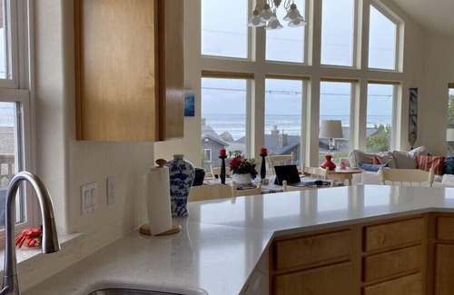 Arch Cape House | Panoramic Ocean View, one minute walk to Beach -sit, watch waves roll in!
