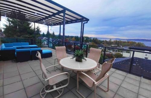 White Rock House | Panoramic Ocean view & Rose Garden Villa
