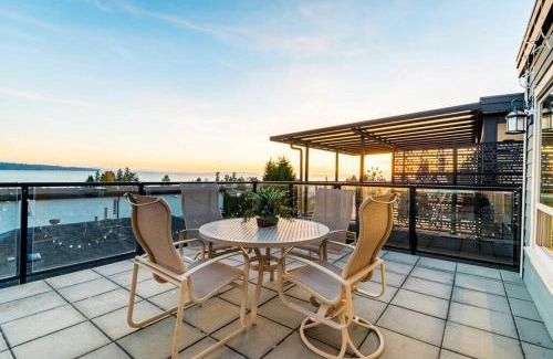 White Rock House | Panoramic Ocean view & Rose Garden Villa