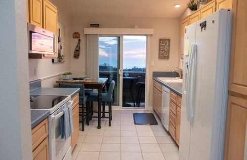 Monarch Beach Condo | Panoramic Ocean View-No Stairs-King Bed-Walkin shower, 24hr Manned Sec. Gates