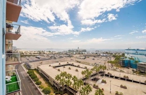 Downtown Long Beach Condo | Panoramic Ocean views and walking distance to LB Convention!