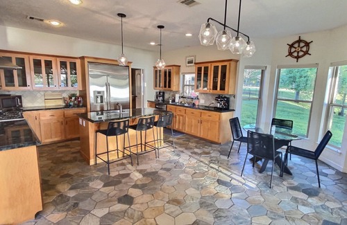 Oakhurst House | Panoramic Paradise - 1.5 acre Waterfront Lake Livingston Home