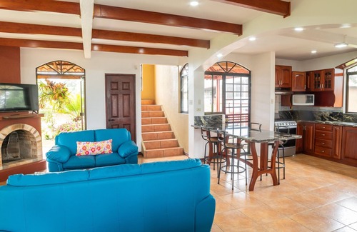 Santa Cruz de Turrialba House | Panoramic Paradise, Luxury Comfort, Vista de Paz