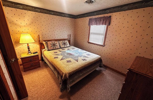 Seneca Rocks Cottage | Panoramic Paradise Cottage - Stunning View of Seneca Rocks from Porch
