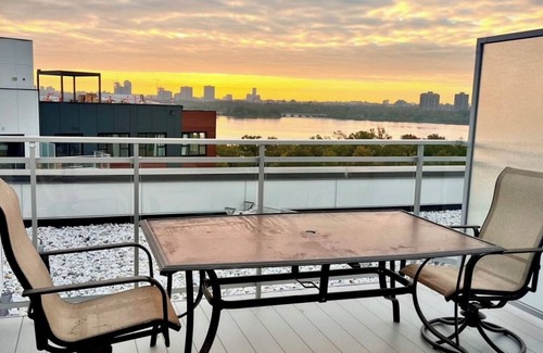 Aylmer Condo | Panoramic Riverfront Penthouse Condo