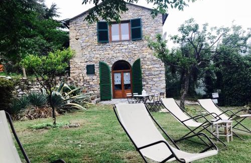 Gazzelli House | Panoramic Rural House With Garden