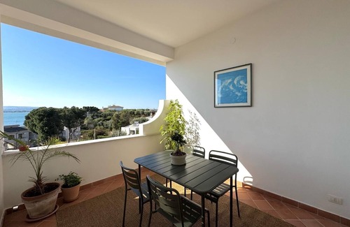 Syracuse Apartment | Panoramic sea-view apartment a few meters from the beach,