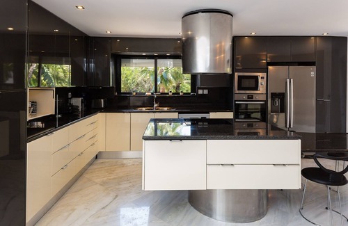 Pitharion Villa | Panoramic sea views, private heated pool & jacuzzi!