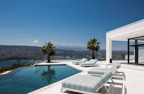 Pitharion Villa | Panoramic sea views, private heated pool & jacuzzi!