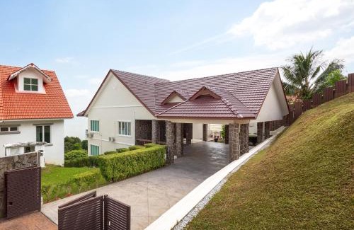 Tanjung Bungah House | Panoramic Seaview Holiday Home - Batu Ferringhi