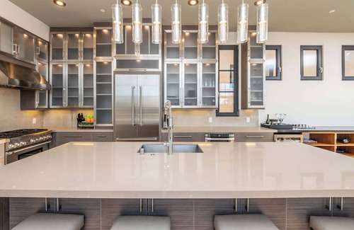 South Oceanside House | Panoramic Sunset View Roof Deck | Walk to Beach!