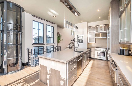 South Oceanside House | Panoramic Sunset View Roof Deck | Walk to Beach!