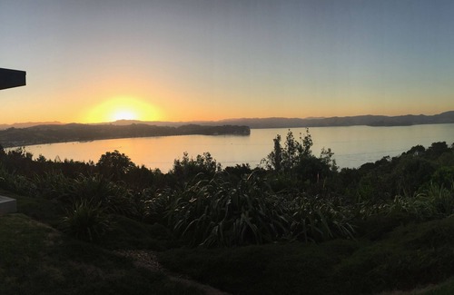 Hahei House | Panoramic, uninterrupted views over Cooks Beach and Mercury Bay