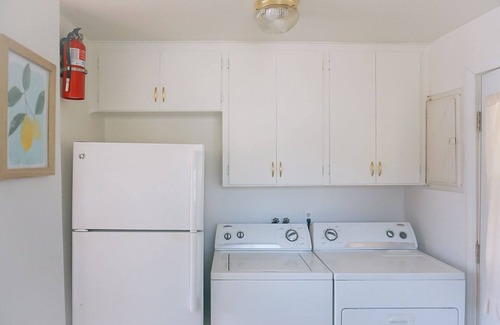 Oakridge House | Panoramic View 2br on Hill in Uptown Oakridge