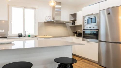 Firostefani Apartment | Panoramic View Apartment in the Heart of Fira