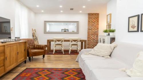 Firostefani Apartment | Panoramic View Apartment in the Heart of Fira