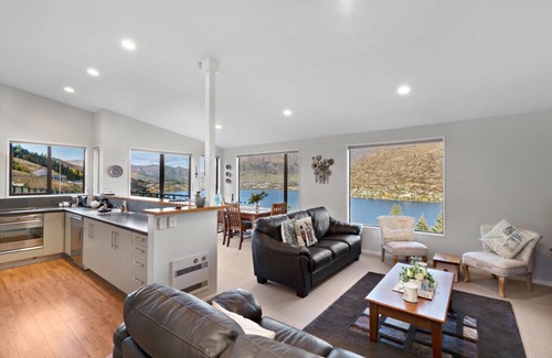 Queenstown Apartment | Panoramic View (Lake Views)