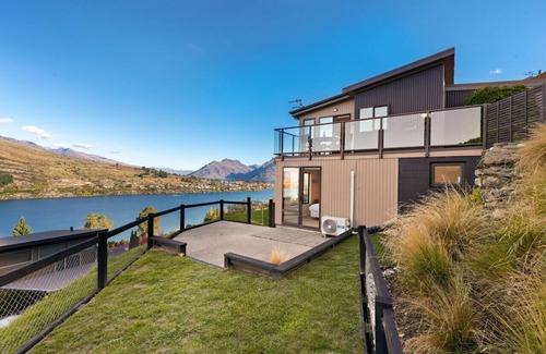 Queenstown Apartment | Panoramic View (Lake Views)