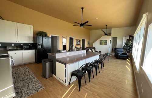 Homer House | PANORAMIC VIEW OF KENAI MOUNTAINS AND HOMER SPIT