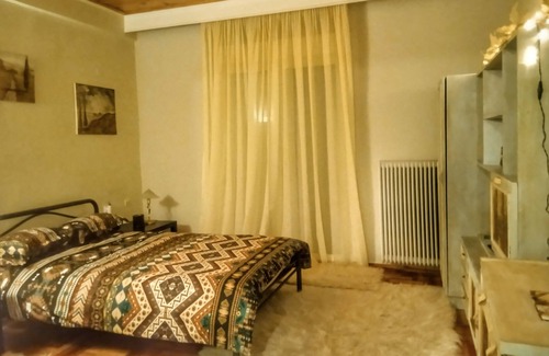 Kastoria Apartment | Panoramic view of the lake! A romantic retreat right into the heart of Kastoria.