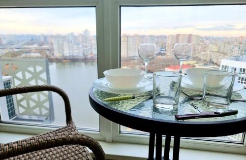 Pozniaky Apartment | Panoramic view of the lake in the new apartment