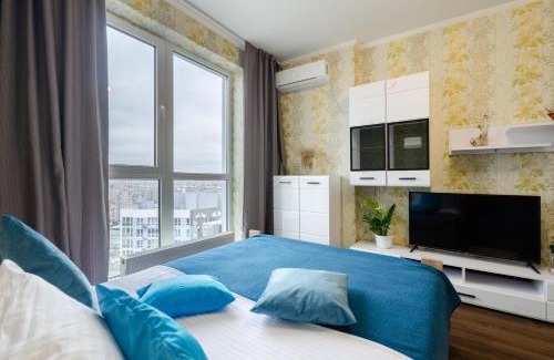 Pozniaky Apartment | Panoramic view of the lake in the new apartment