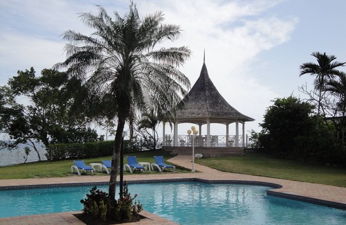 Ocho Rios Apartment | Panoramic View Sea Below 2bed2bath 1754sqft Apartment ChefHsekeeper Pool Tennis