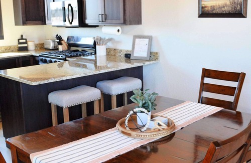 Sturgis House | Panoramic Views~ Bear Butte~ 10 Mins to Downtown