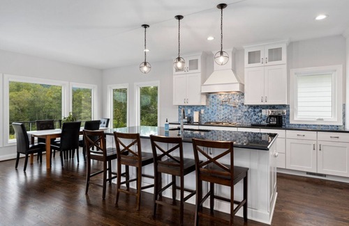 Afton House | Panoramic Views by Vineyardsn4000 sf new home on 40 acs