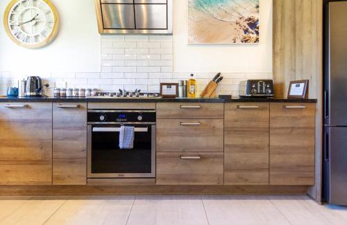 Christchurch District House | Panoramic Views from Spacious New Beach House