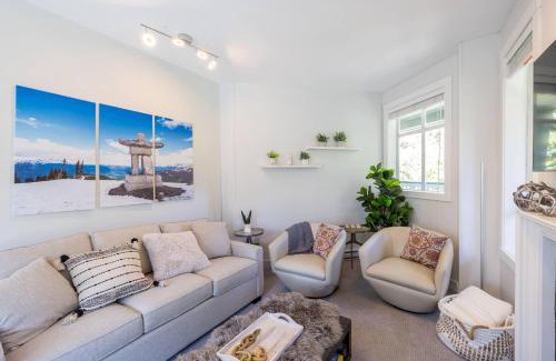 Village North House | Panoramic Views from this gorgeous 2 Bed Property - Village Location