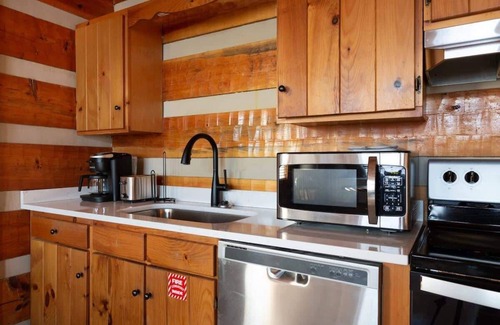 Gatlinburg - Pigeon Forge Cabin | Panoramic Views GSMNP/Near Downtown Gatlinburg