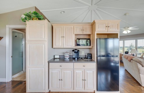 Millersburg Apartment | Panoramic Views: Hillside Millersburg Studio