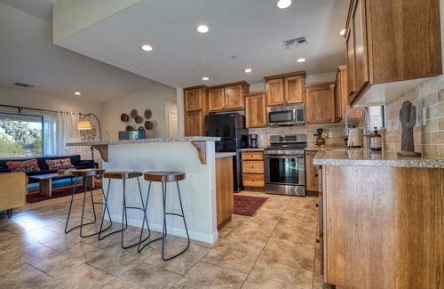 Yucca Valley House | Panoramic Views & Hot Tub! Joshua Tree Sunset Vista
