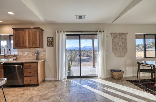 Yucca Valley House | Panoramic Views & Hot Tub! Joshua Tree Sunset Vista