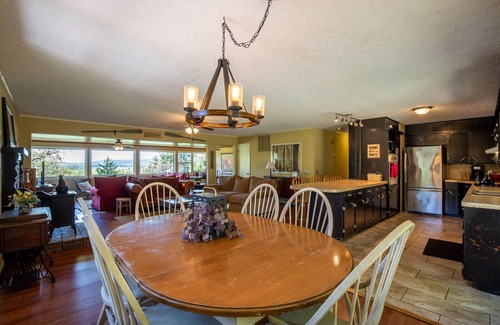 Pettit House | Panoramic views of Lake Tenkiller from the House on the Hill