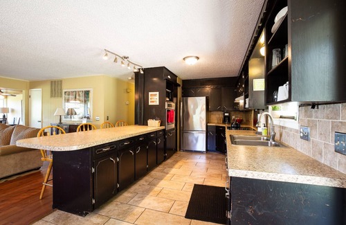 Pettit House | Panoramic views of Lake Tenkiller from the House on the Hill