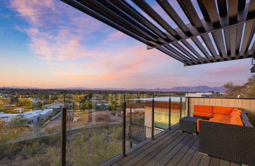 Turquoise Hills House | Panoramic Views Private Pool Patio Lounge w Firepit Royal Palm by AvantStay
