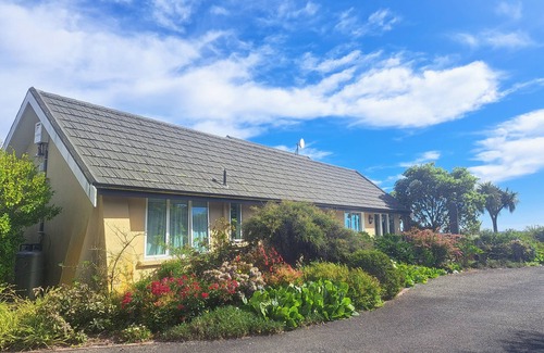 Brightwater Cottage | Panoramic views, Swimming Pool, Exceptional Cottage