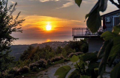 Ogliastro Cilento Villa | Panoramic villa surrounded by greenery, 4 rooms: private bathroom, air conditioning and TV.