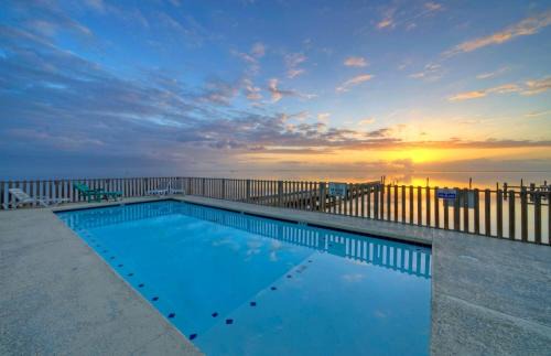 Flour Bluff House | Panoramic Water Views Shared Pool Boat Dock Bayside Lodge by AvantStay